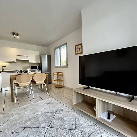 2 Pieces Avec Terrasse Et Garage A - Fr-1-252-201 *