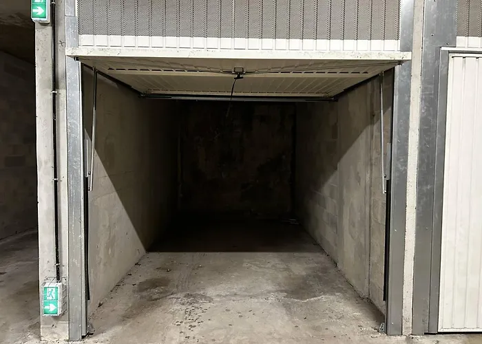 2 Pieces Avec Terrasse Et Garage A - Fr-1-252-201 *