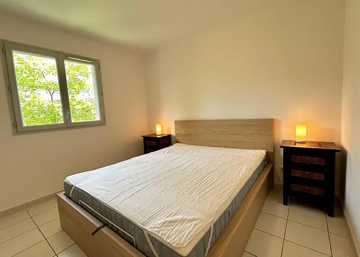 2 Pieces Avec Terrasse Et Garage A - Fr-1-252-201 *