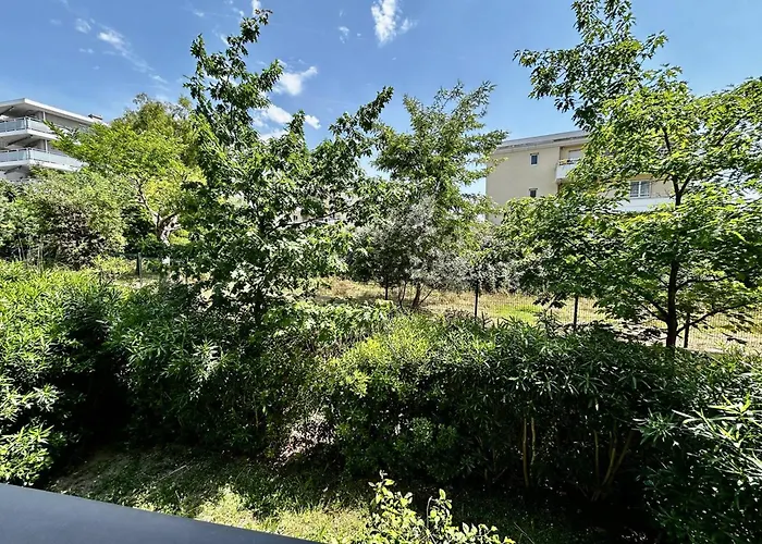 2 Pieces Avec Terrasse Et Garage A - Fr-1-252-201 Apartment